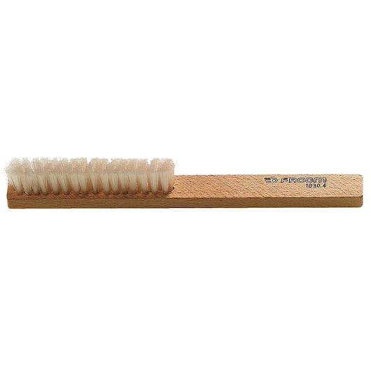Facom 1830_4 wooden handle brush with white bristles, photography, side angle on white background.