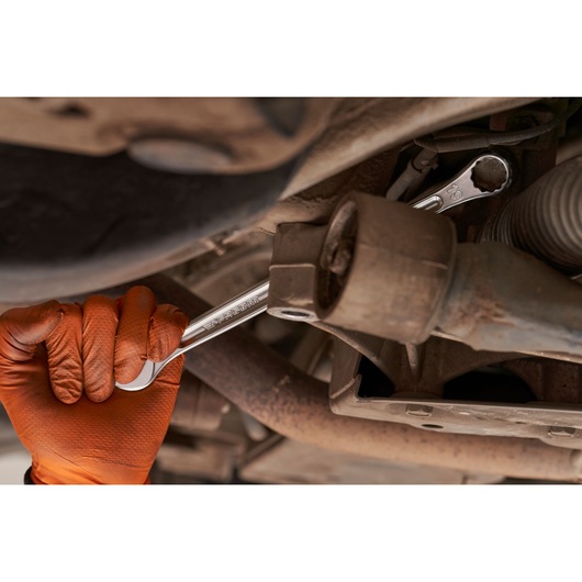 Facom 440XL_19 combination wrench used on car part by gloved hand, close-up, SKU 440XL_19.