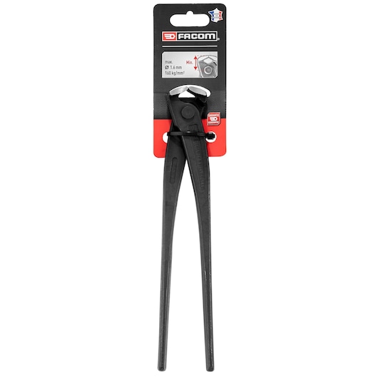 Facom 495A_25ELPB carpenters pincers with black handles in packaging, front view on white background.