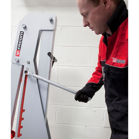 Facom 54M1B photography of technician using silver wrench on grey mechanical equipment.