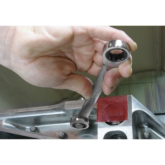 Photo of hand using Facom 64_8X9 ratcheting box wrench on a metal assembly.