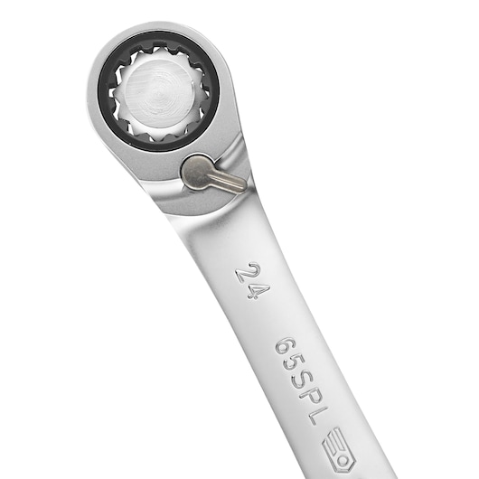Facom ratcheting combination wrench 65_7X9SPL, close-up on head, silver finish, photography on white background.