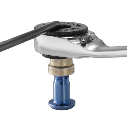 Facom 65PE ratcheting tool close-up on white background showing gear head and metal fitting.