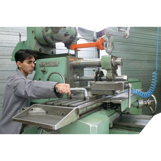 Facom 75_7 photography of metalworking machine tool with worker operating handle in workshop.