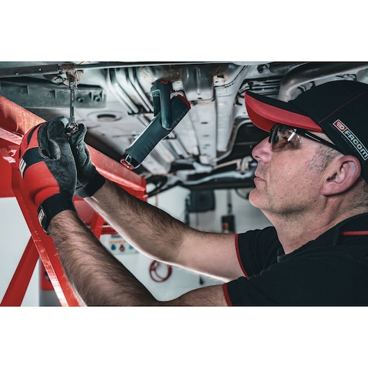 600 lm inspection light in use