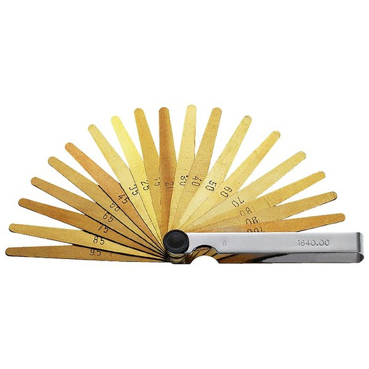 Facom 804_AM feeler gauge set, fan arrangement, metallic blades, side angle, white background