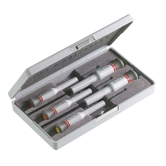 Facom 84E_J1 punch set in grey foam-lined case, top angle, with six metal punches organized inside.