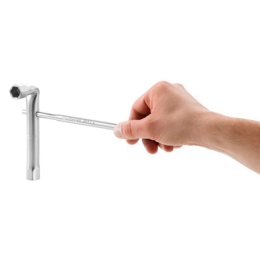 Facom 92A_22 chrome-plated box wrench held in hand, front angle, photography on white background.