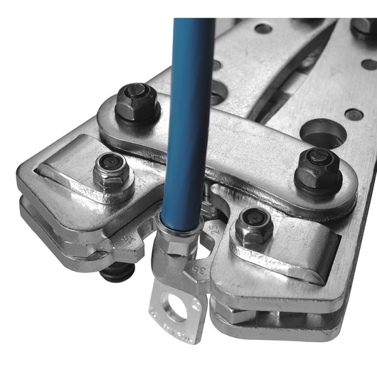 Facom cable crimping tool 986095 close-up with blue wire and lug on white background.