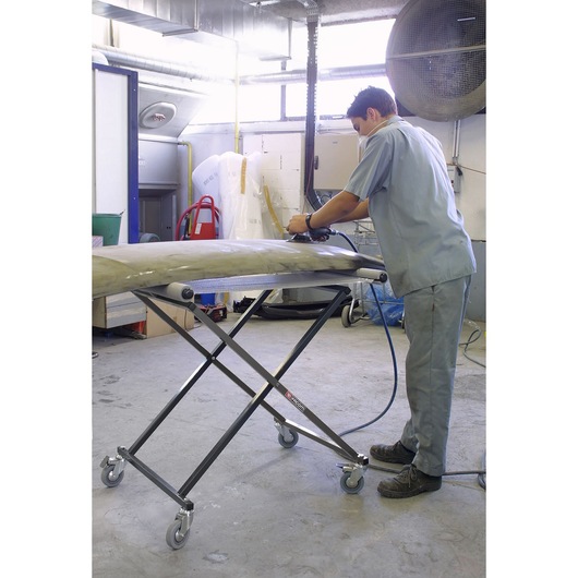 Facom CR_S7 folding work table with wheels, shown in workshop setting, supporting a large piece.