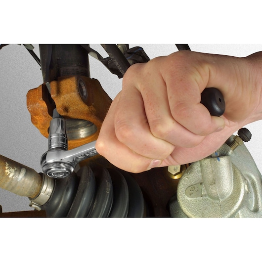 Facom DS_J5 ratchet wrench in use tightening bolt on auto part, close-up photography.