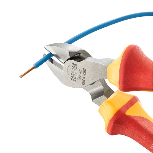 Facom E050406 insulated diagonal pliers cutting blue wire, close-up on white background.