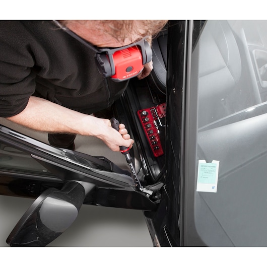 Facom JXL_171 photography of technician using screwdriver set on car door mechanism.