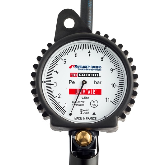 Facom U_179A pressure gauge front view, white dial with black numerals, bar and Pe units, black and brass fittings.