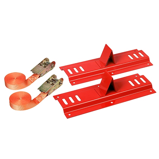 Facom U50020045 set with two red metal wheel chocks and two orange ratchet straps, photography, front angle.