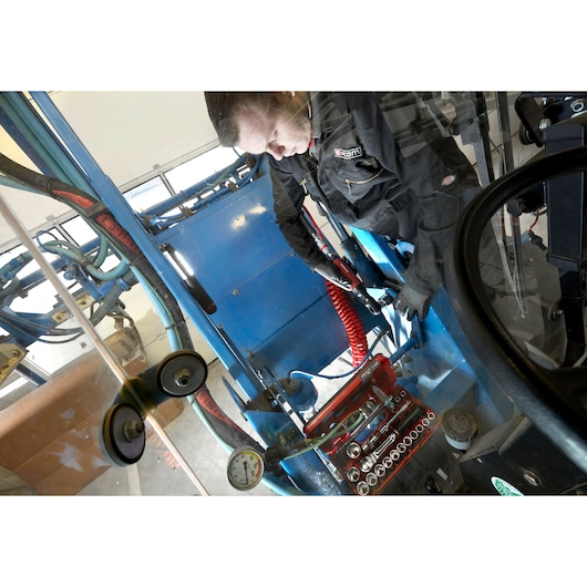 Facom VR.S3136PB socket set used by technician inside blue machinery, close-up photography.